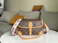 trendy people Louis Vuitton replica messenger bag M45985