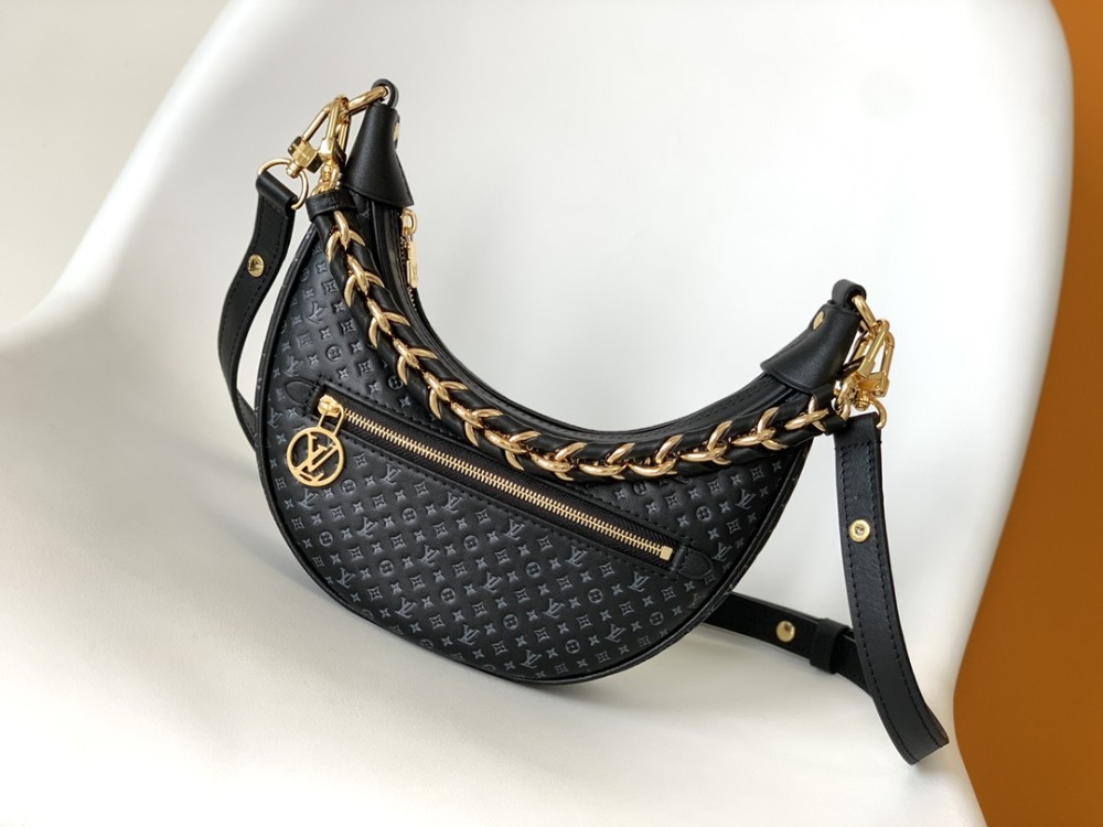 trendy people Louis Vuitton girl handbag M22591