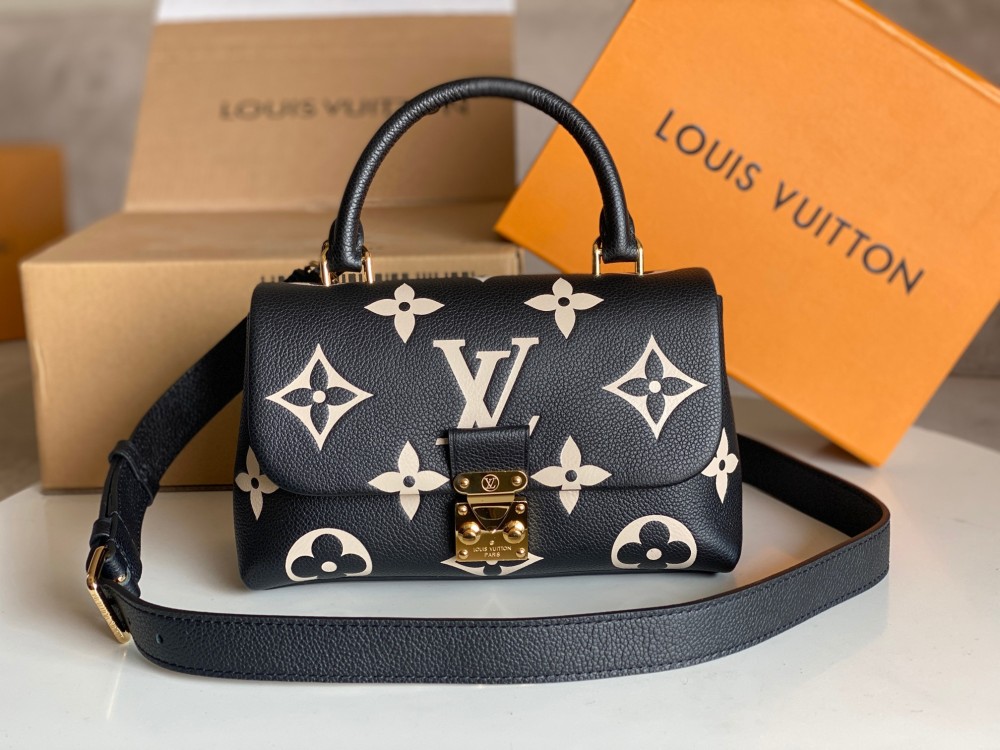 perfectly replicated Louis Vuitton shoulder handbags M45978