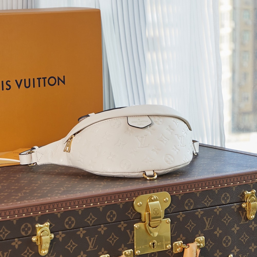 trendy people Louis Vuitton replica baguette M44812