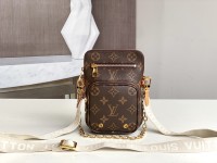 2023 newest Louis Vuitton shoulder handbags M80746