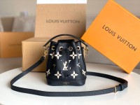 elegant woman Louis Vuitton replica handbag M46448