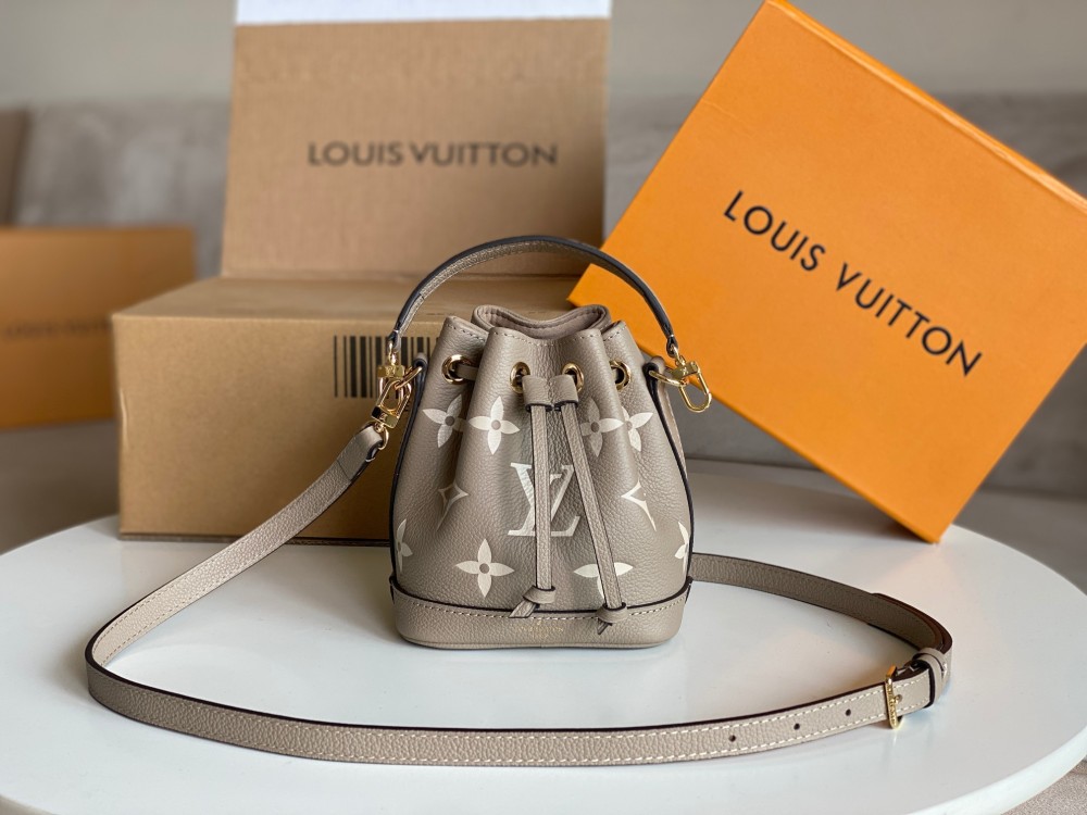 trendy people Louis Vuitton replica shoulder bags M46291